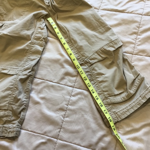EUC The North Face cargo capri’s, size 2 - Picture 5 of 5
